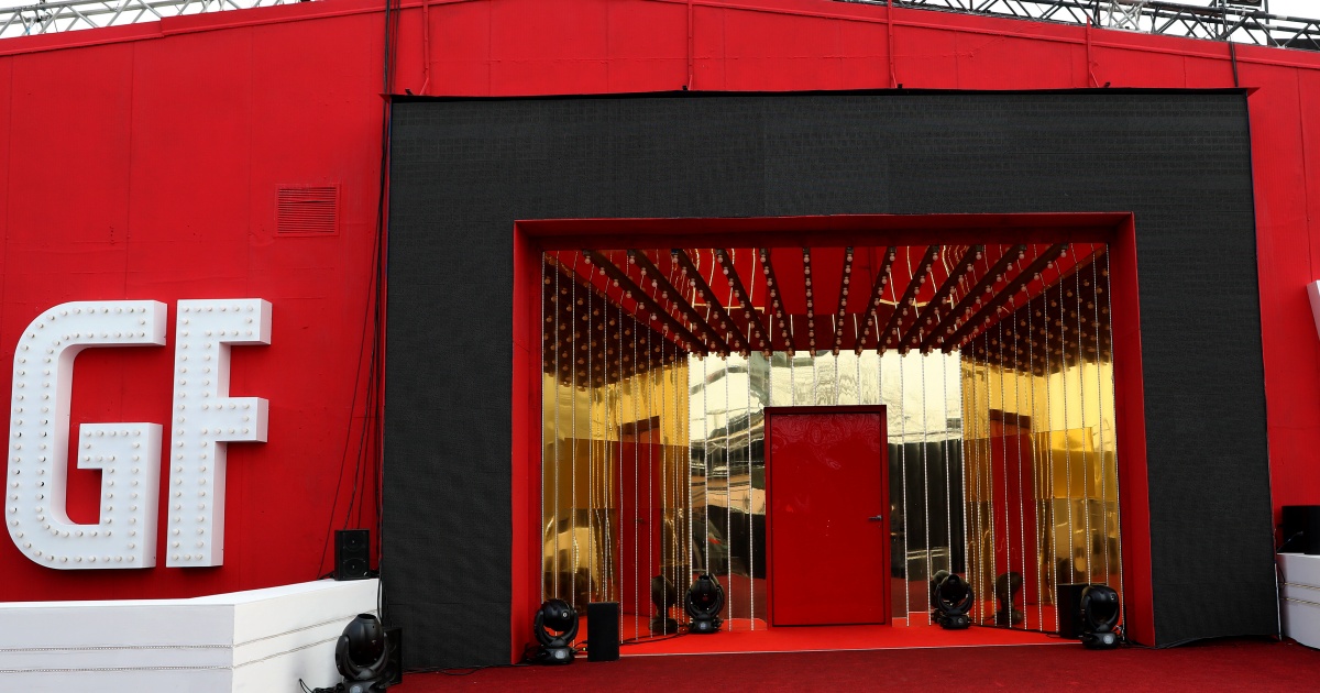 La famosissima porta rossa del Grande Fratello