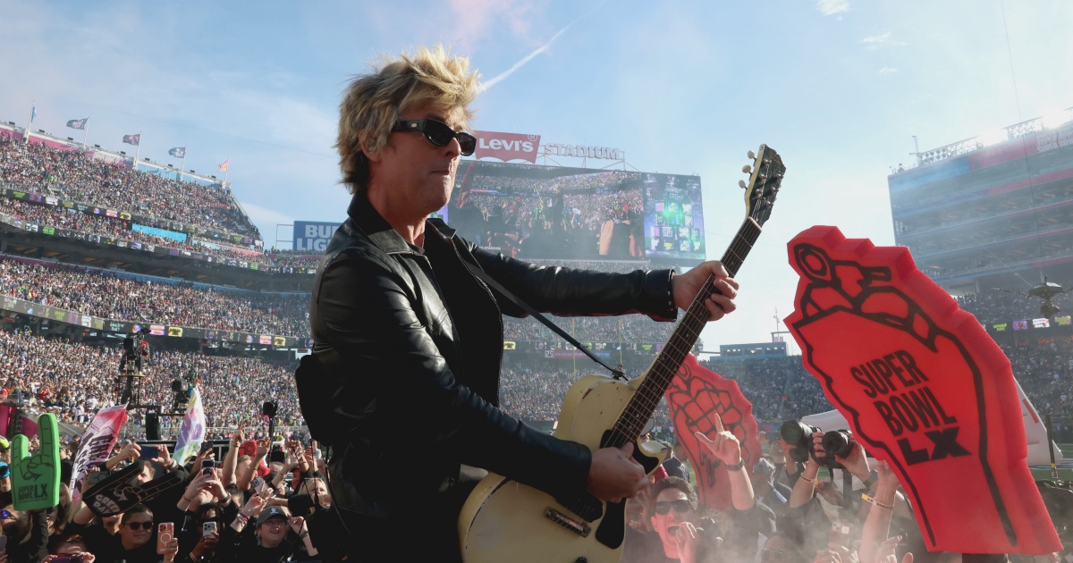 I Green Day si esibiscono prima del Super Bowl LX