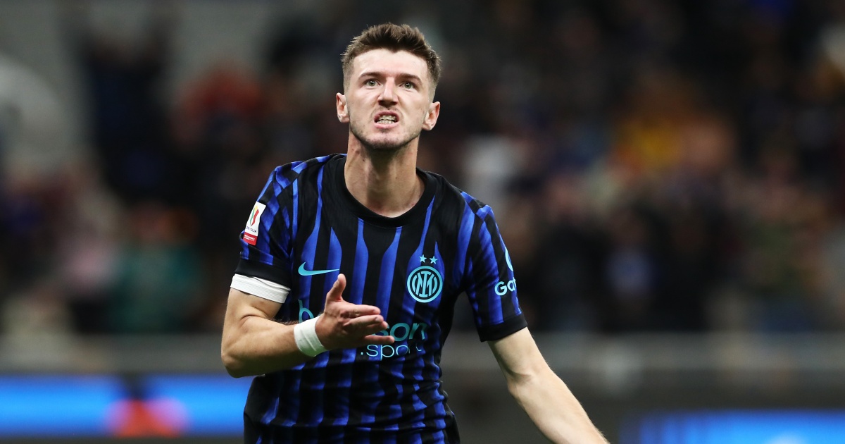 Petar Sucic esulta dopo aver realizzato il gol del 3-2 tra Inter e Como nella semifinale di ritorno di Coppa Italia