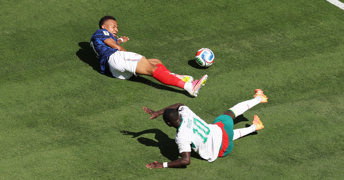 Il fallo di Mane su Mbappé in Francia-Senegal (Getty Images)