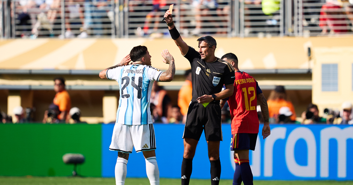 Vincic estrae il rosso per Enzo Fernandez (Getty Images)